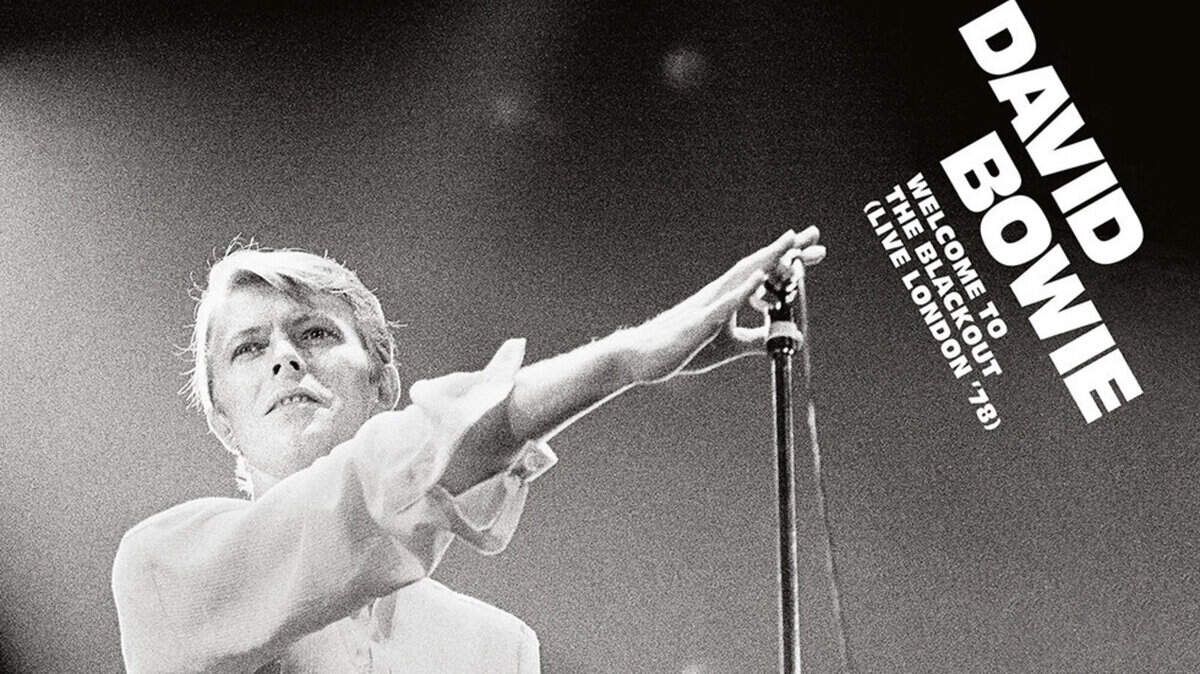 Review of David Bowie Welcome to the Blackout concert album